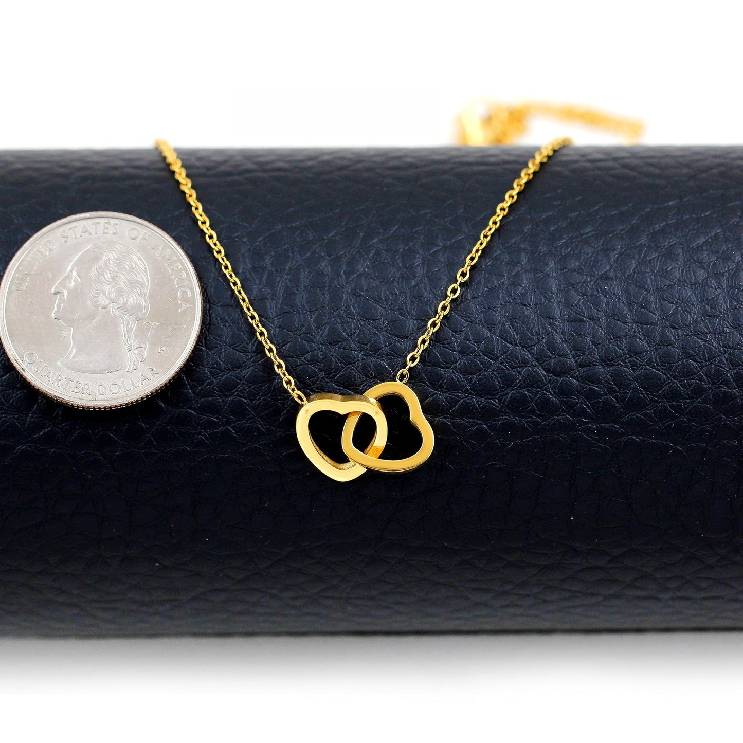 Collana girevole con doppio cuore inciso e scatola regalo 